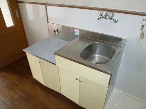 Kitchen. Gas stove can be installed