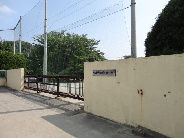 Primary school. 2043m to Hachioji Municipal Santa elementary school (elementary school)
