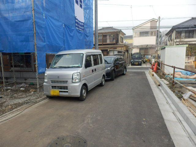 Local photos, including front road. 1 Building 2013, December 26, 2008 shooting