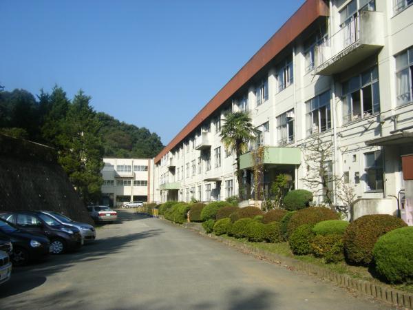Primary school. Shiroyama 700m up to elementary school
