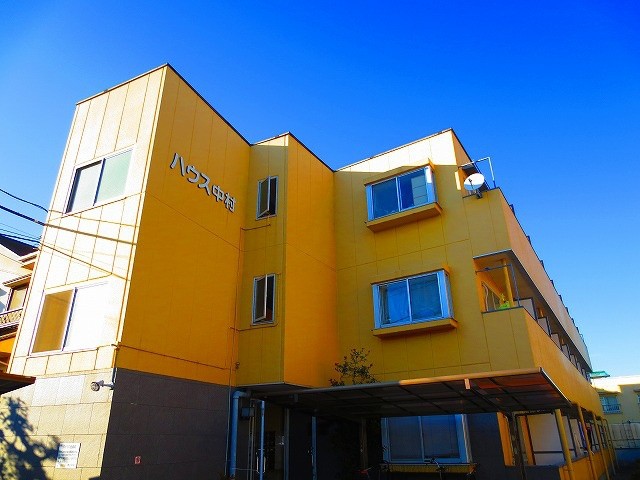 Building appearance. Complete photo