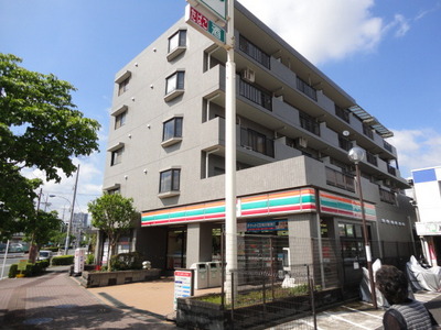Convenience store. 70m until the Seven-Eleven (convenience store)