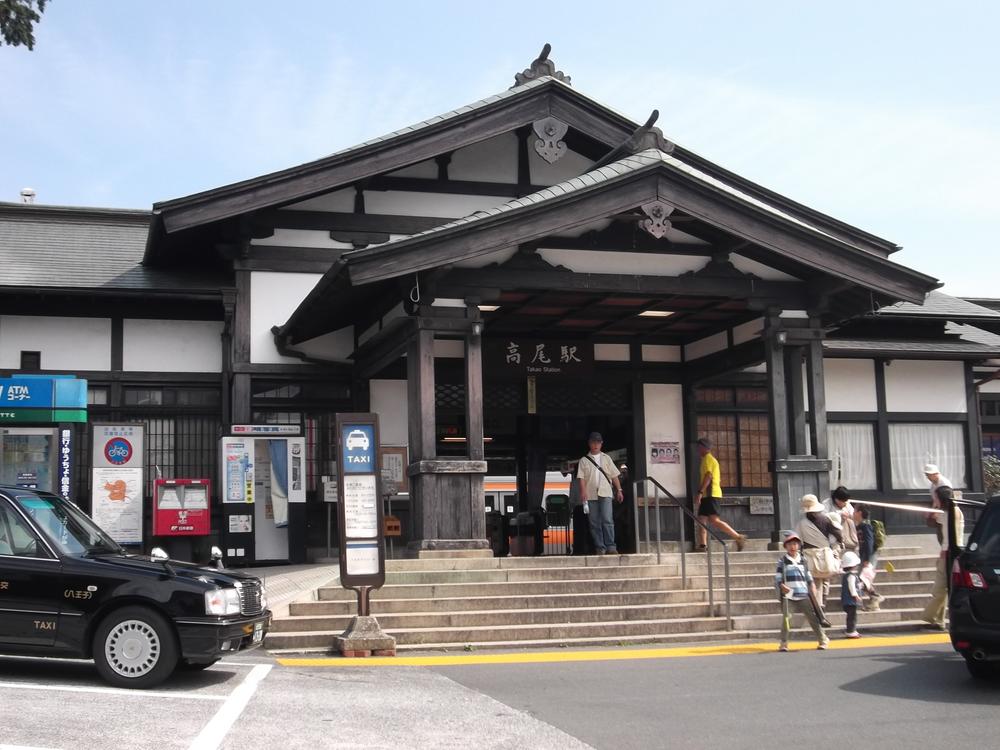 station. Up to 1600m Takao Station to JR Takao Station North is a way to feel the changing of the seasons.