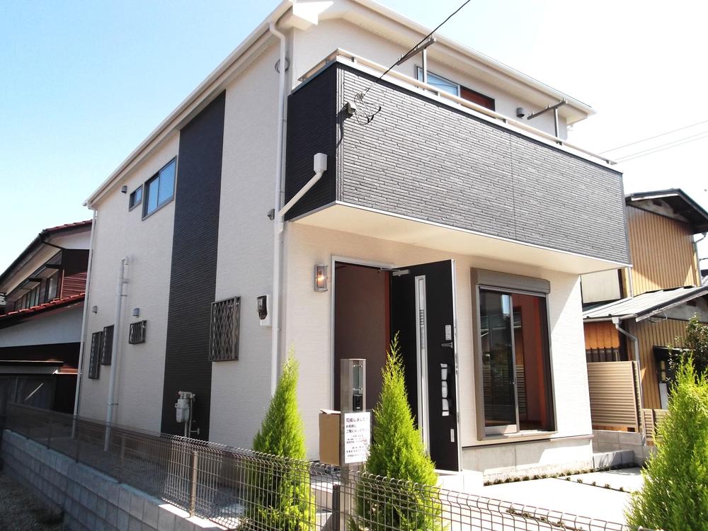 Local appearance photo. Day is good. 2013 November shooting