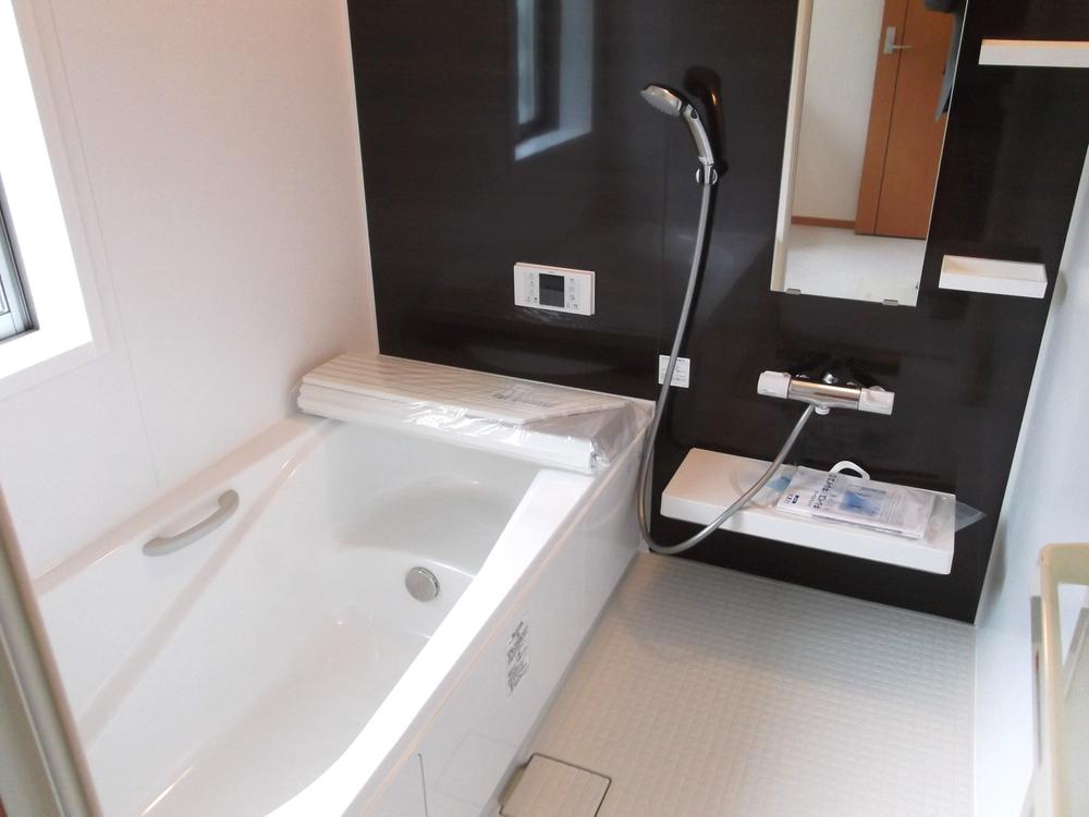 Bathroom. 1 pyeong type of bathroom (there is a window ventilation is also good) 2013 November shooting