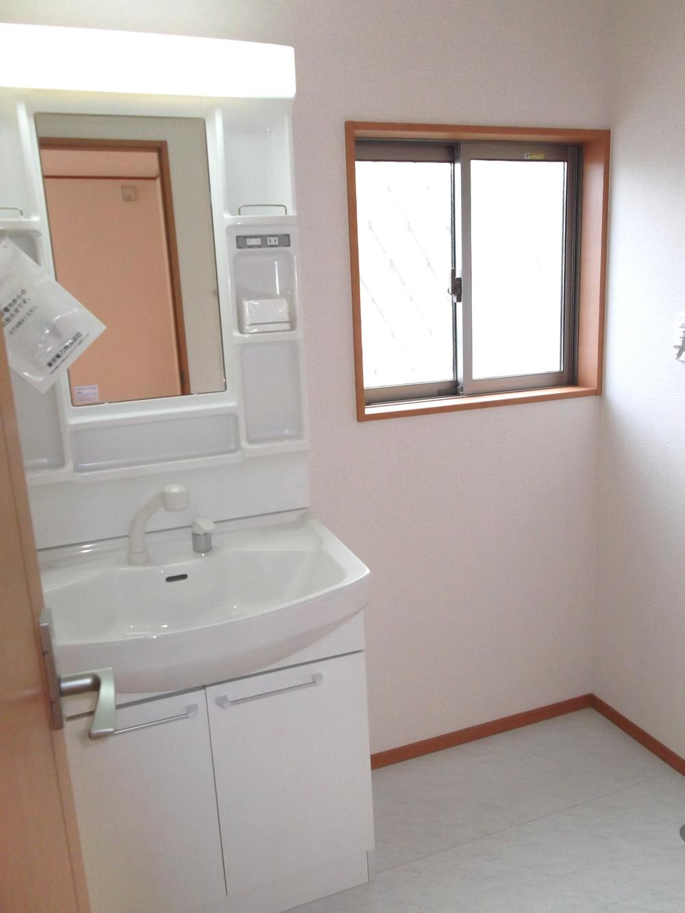 Wash basin, toilet. Washbasin with shower 2013 November shooting