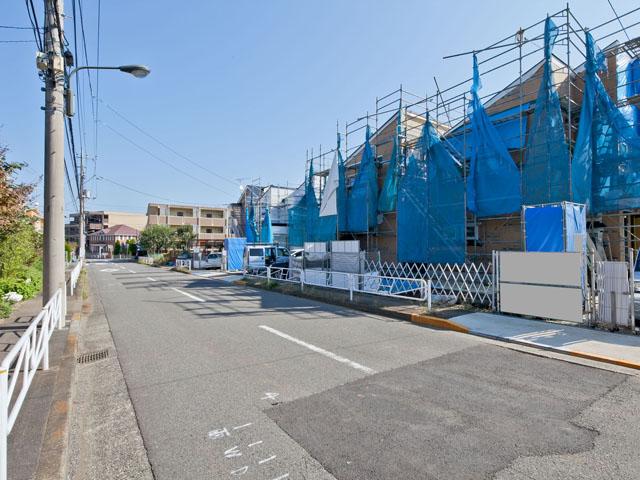 Local photos, including front road. Local (10 May 2013) Shooting