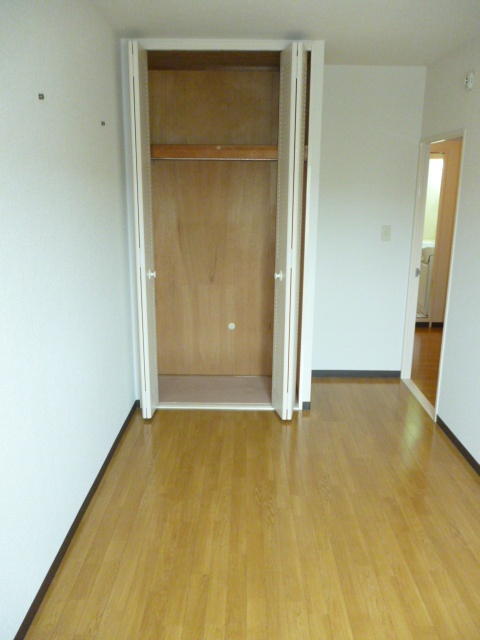 Other room space. Storage of south-facing Western-style 5 Pledge. 