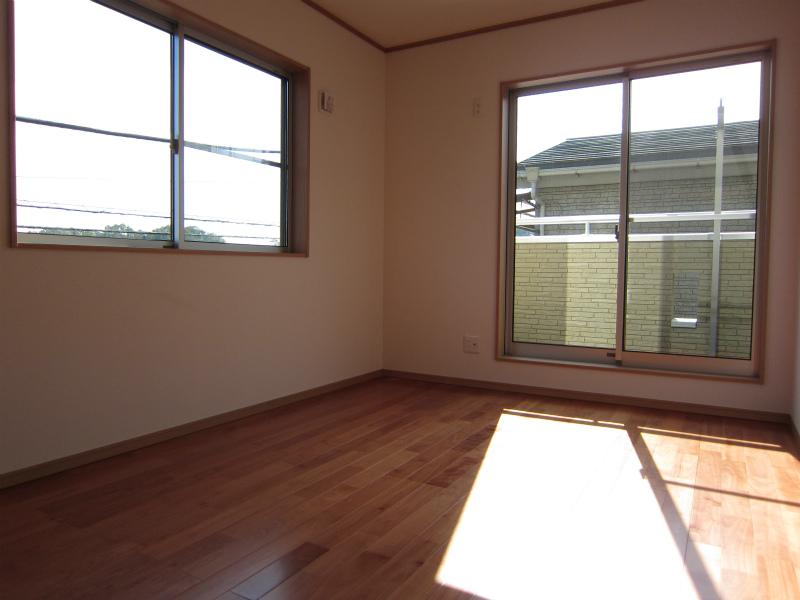 Non-living room. Facing south