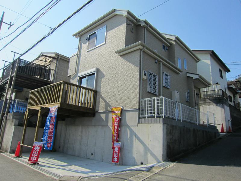 Local appearance photo. A quiet residential area