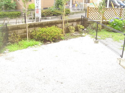 Garden. Private garden that she can also gardening! 