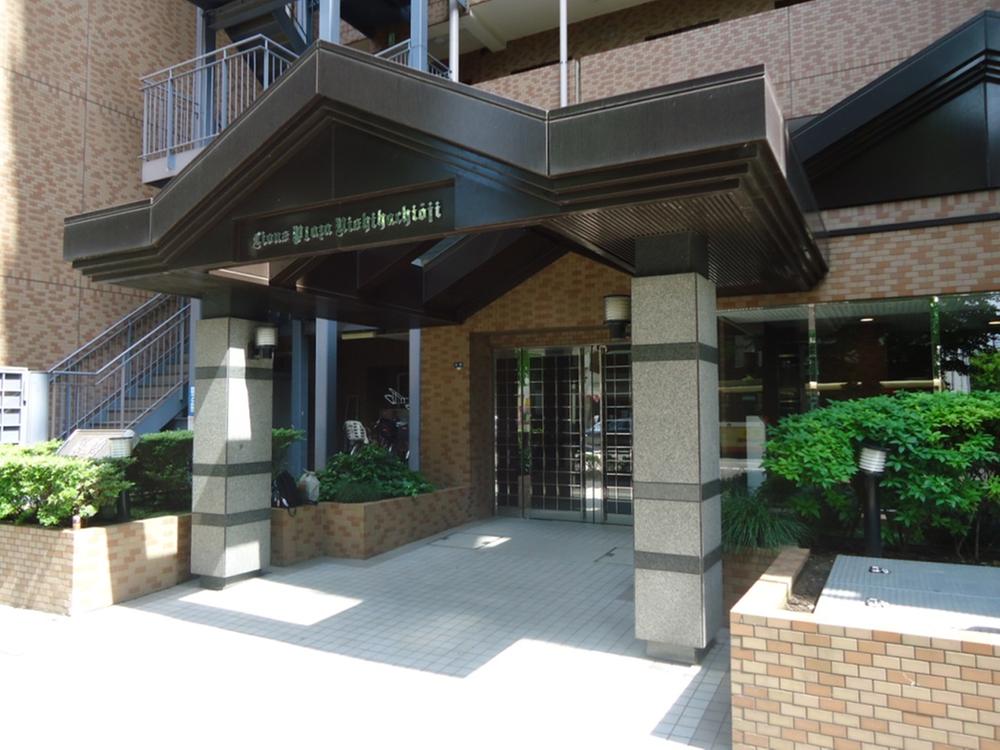 Entrance. Common areas