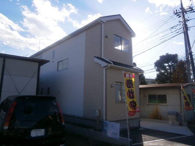 Local appearance photo. 1 Building Two car spaces Allowed according to the model