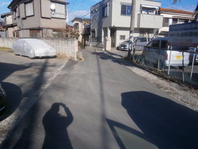 Local photos, including front road. A quiet residential area