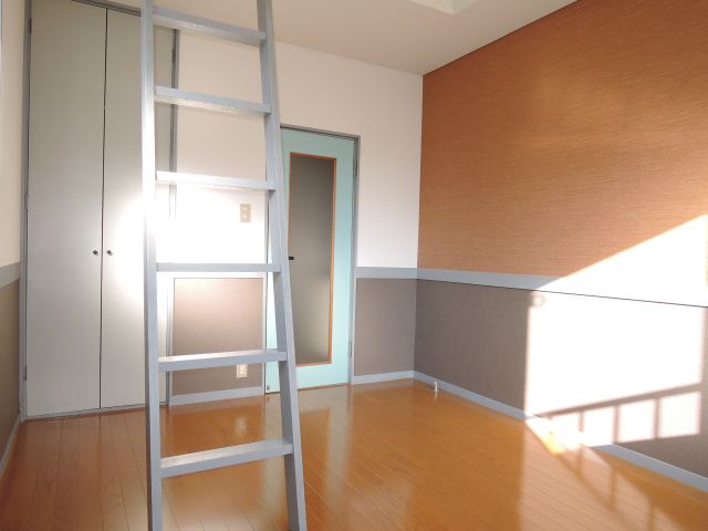 Living and room. Stylish rooms with an accent Cross