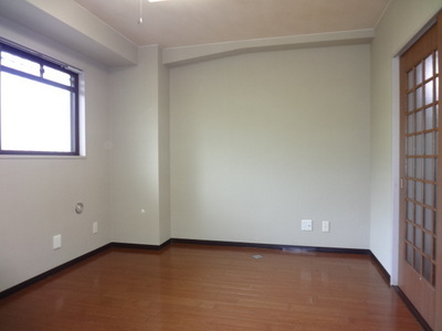 Other room space. Calm color of flooring! 