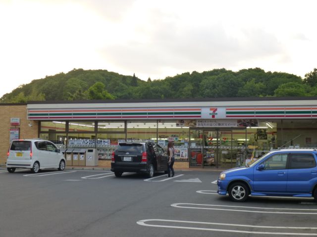 Convenience store. 220m to Seven-Eleven (convenience store)