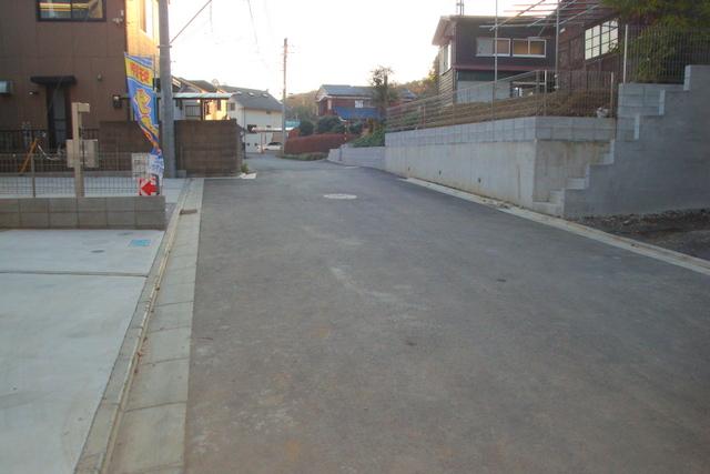 Local photos, including front road. Local (12 May 2013) Shooting