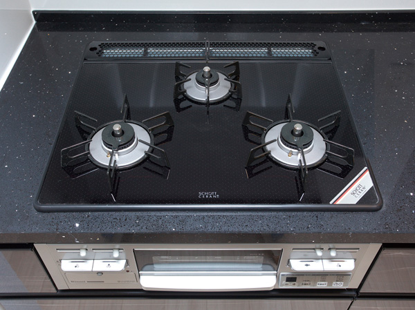 Kitchen.  [Glass top stove] Not only design strike a beautiful and high-quality impression, Care of the ease and glass top stove, which also has excellent durability. Also it provides water without grill and temperature adjustable timer.