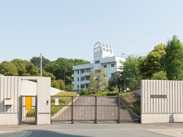 Surrounding environment. Bessho junior high school (a 12-minute walk / About 900m)