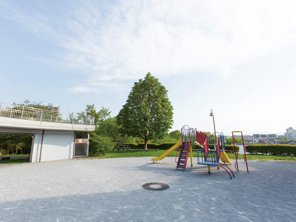 Surrounding environment. Renshoji park (13 mins / About 1000m)