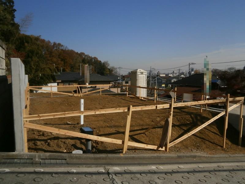 Local photos, including front road. Local (12 May 2013) Shooting