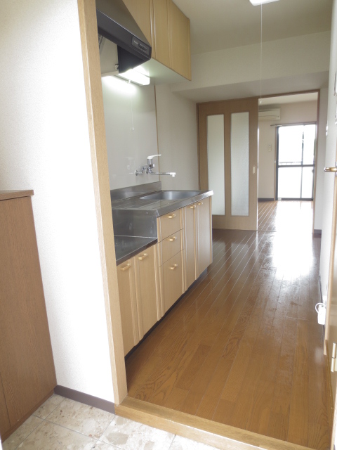 Other room space. Book-Off 880m