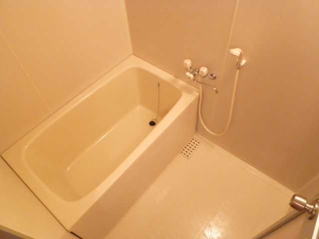 Bath. Recommended for those who want to heal the fatigue of the day soak in the bath