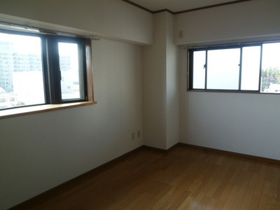 Living and room. ☆ Corner room is two-sided lighting ☆