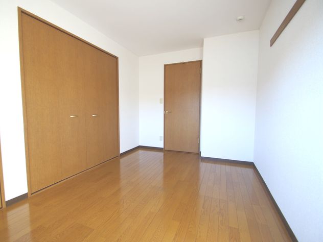 Other room space. These rooms of different in Room at the same floor plan (image)