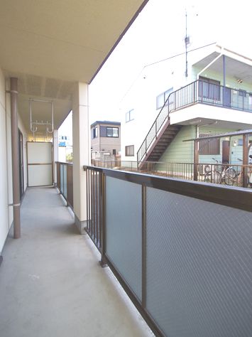 Balcony. These rooms of different in Room at the same floor plan (image)