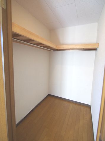 Receipt. These rooms of different in Room at the same floor plan (image)