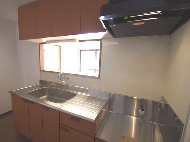 Kitchen. These rooms of different in Room at the same floor plan (image)