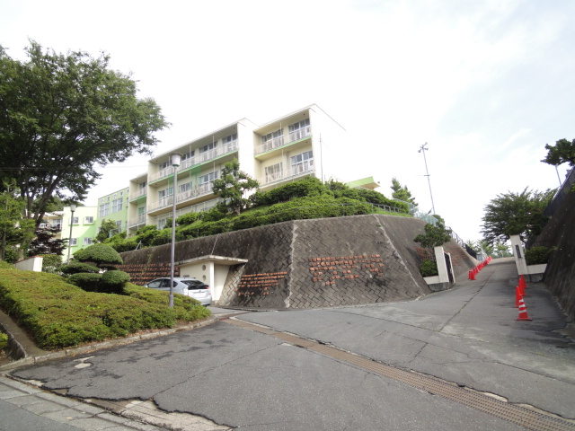 Primary school. 918m to Hachioji City Komiya elementary school (elementary school)
