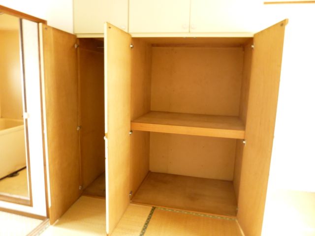 Receipt. Storage lot