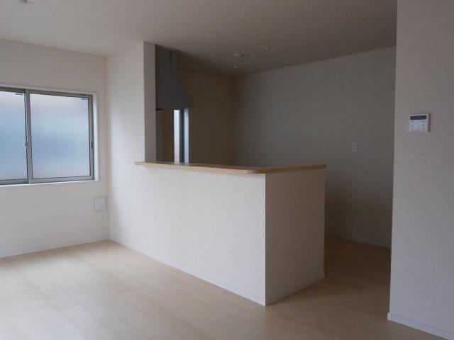 Living. Building 2 14.5 Pledge LDK with a face-to-face kitchen