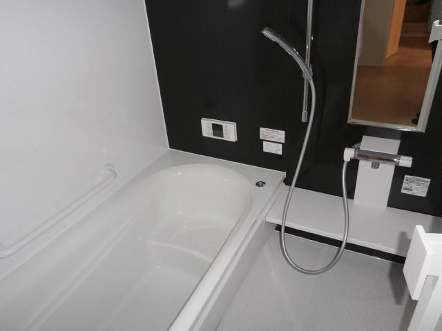 Bathroom. Building 2 Bathroom with bathroom dryer