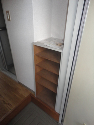 Entrance. Cupboard