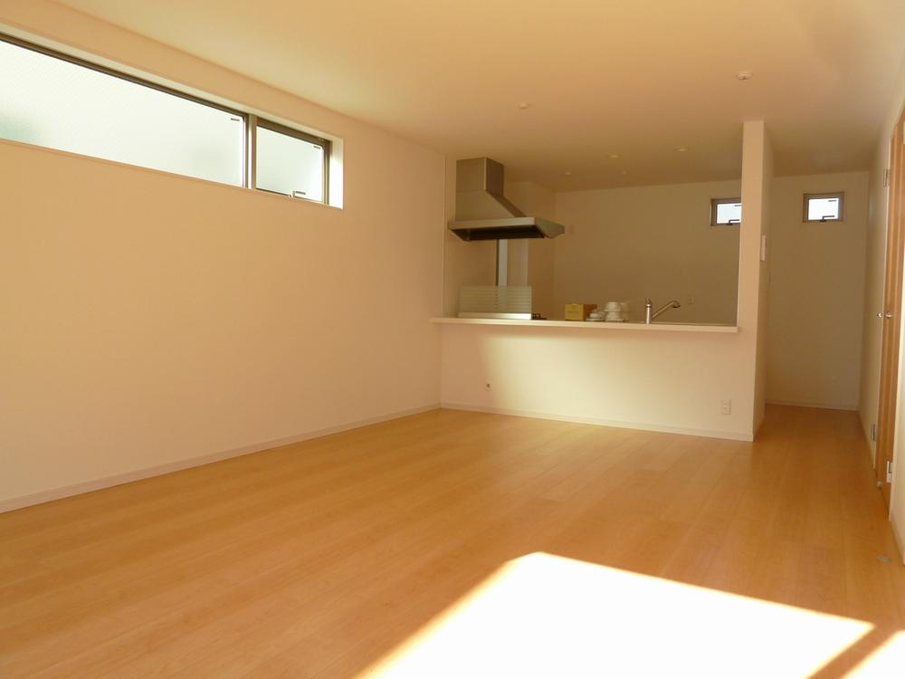 Living. Spacious 19 quires of LDK! (5 Building)