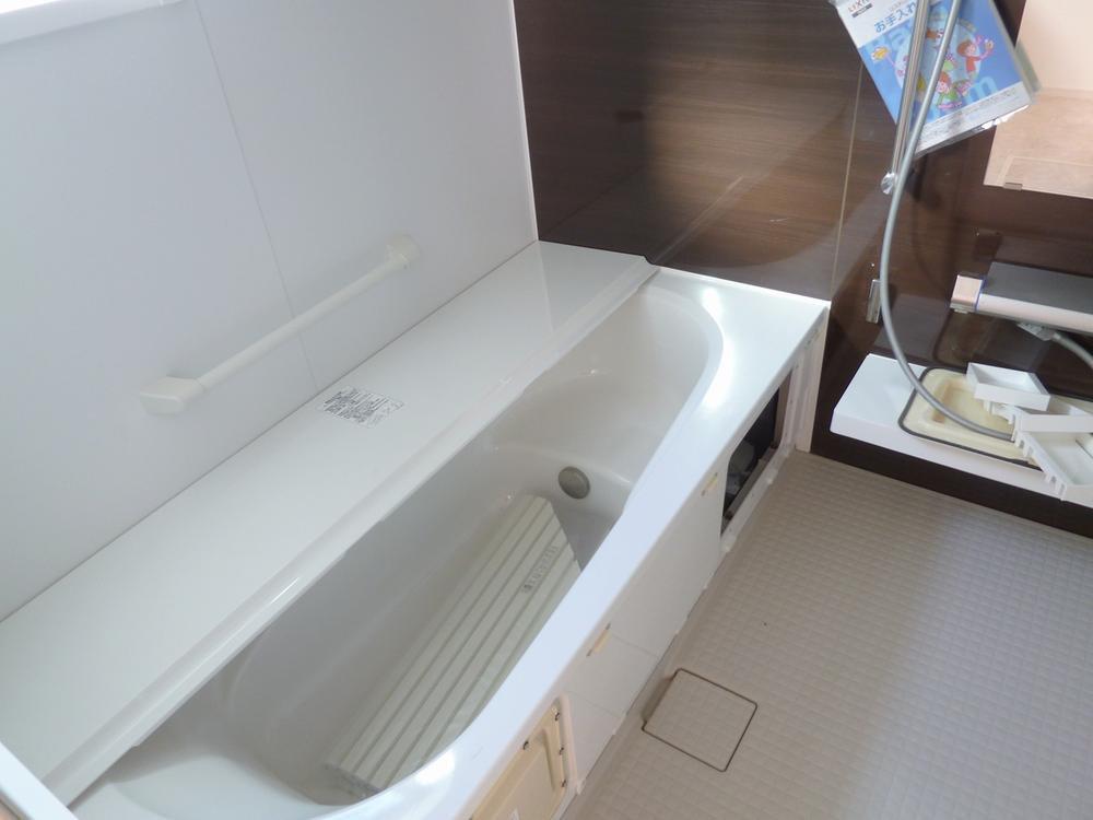 Bathroom. Bright bathroom (5 Building)