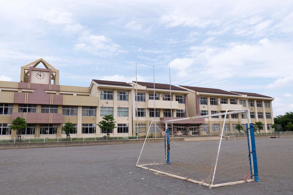 Primary school. 770m to Hachioji Municipal Yarimizu Elementary School