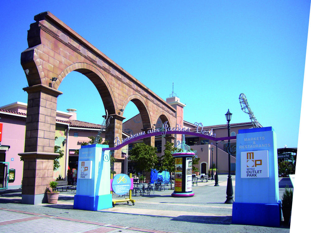 Shopping centre. Outlet Park to gather shop of 2110m home and abroad to Minami-Osawa Mitsui Outlet Park Tama