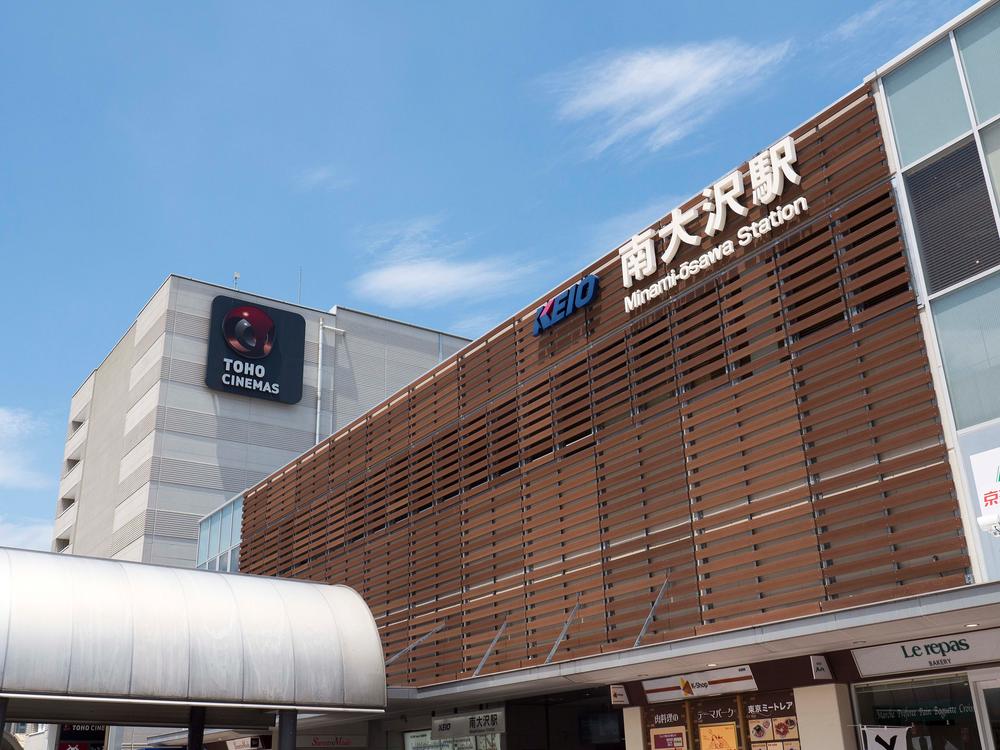 Shopping centre. Until fab Minami-Osawa 2600m 9 screen, 1948-seat movie theater is adjacent to the train station