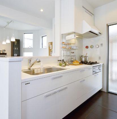 Other Equipment. Even while cooking, Open counter kitchen conversation with your family can enjoy. The relaxed feeling of opening that overlooks the living room, It deepens the natural couple and parent-child relationship. Also, When the family cuisine in Minna, We also offer very convenient Island type of kitchen.