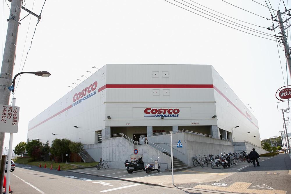 Home center. 2510m food and consumer electronics to Costco Tamasakai warehouse store ・ Goods are good products at such high quality is attractive-aligned at a reasonable price.
