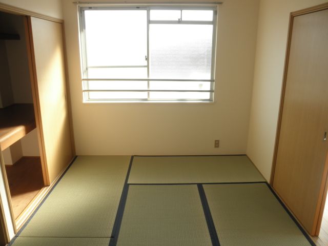 Living and room. It will be healed in the fragrance of rush.