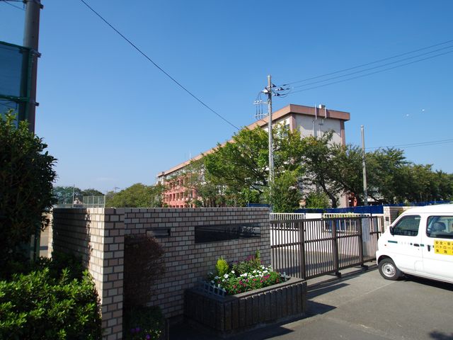Junior high school. 1273m to Hachioji Municipal Narahara junior high school (junior high school)
