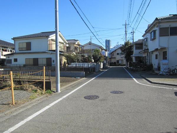 Local photos, including front road. Local front road (November 2013) Shooting