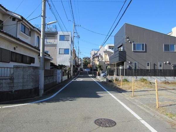 Local photos, including front road. Local front road (November 2013) Shooting