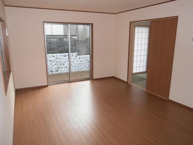 Living. Building 2 Relaxed some breadth of 17 tatami LDK, 6 Pledge of Japanese-style continuous with the living